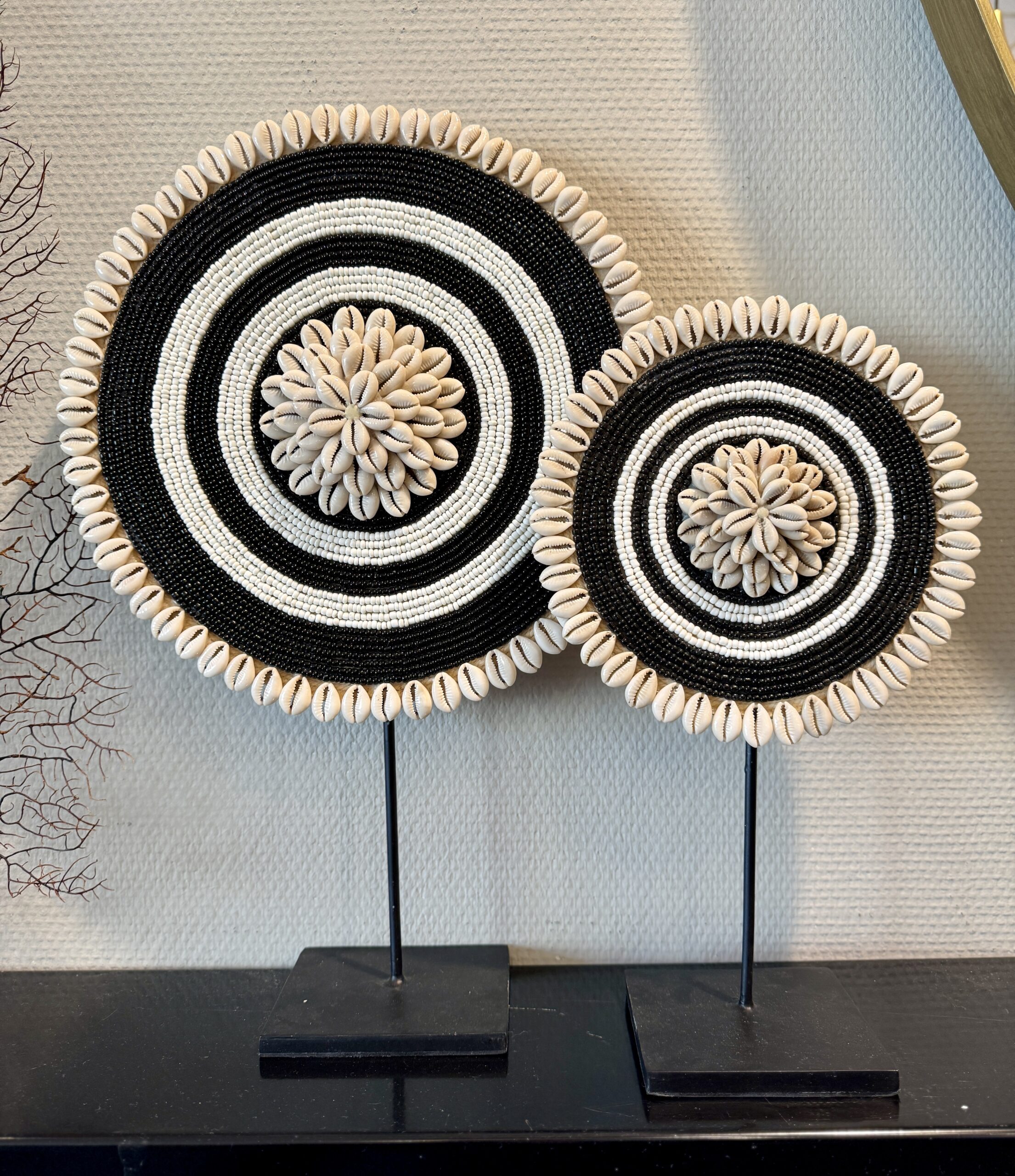 Rond Ornament Zwart/wit Op Standaard S